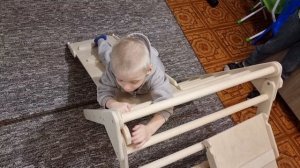 Развитие координации в домашних условиях | Треугольник Пиклера для малышей