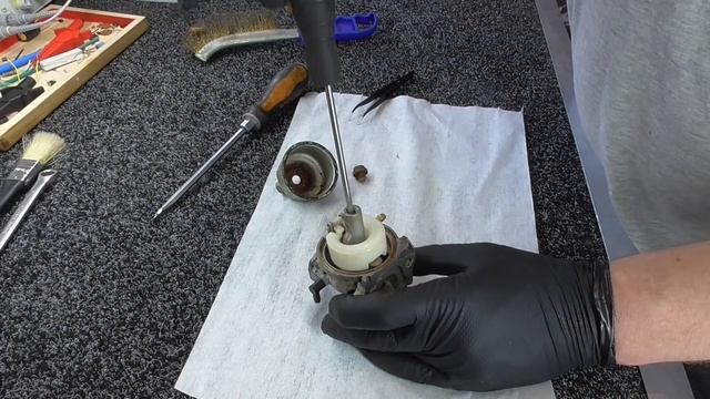 Kosiarka lub wykaszarka nie odpala? Czyszczenie i serwis gaźnika! смотреть онлайн