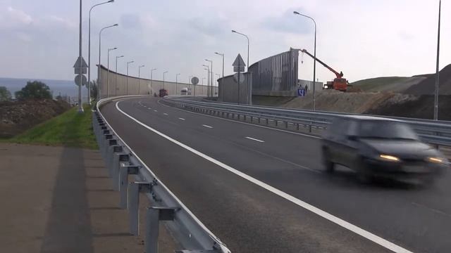 Остановка Половинкина.Шумовые экраны ж-д подхода Керчь.Автоподход. смотреть онлайн