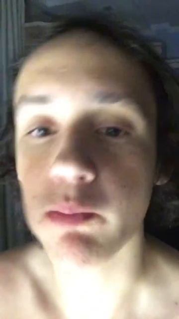 Я кушаю куриную ножку