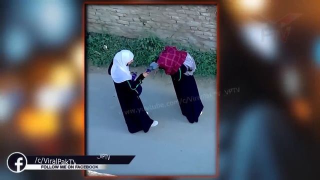 Video recorded with hidden cam when Two girls rescuing a thirsty bird ! Viral Pak Tv new video смотреть онлайн