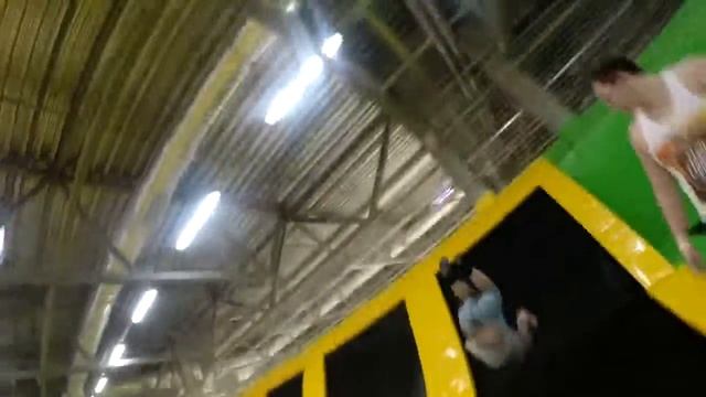 ДР Алёшки на батутах 11 смотреть онлайн