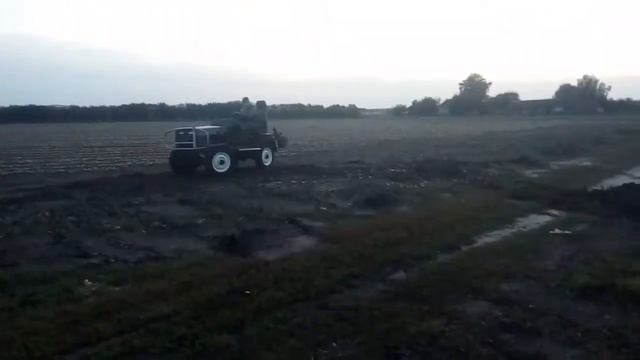 Самодельный трактор 4х4 на пахоте. смотреть онлайн