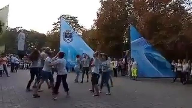 Сальса в Каштановом сквере на День города смотреть онлайн