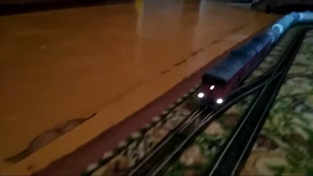 маневровый тепловоз тэм2 7015 ,магистральный тепловоз 2тэ10м 3375 с цистернами,НО (1:87) смотреть онлайн