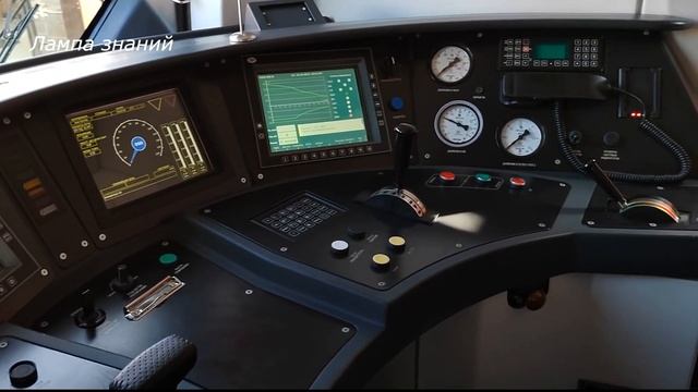 Российский электровоз 3ЭС8 Малахит отправился в первый рейс смотреть онлайн