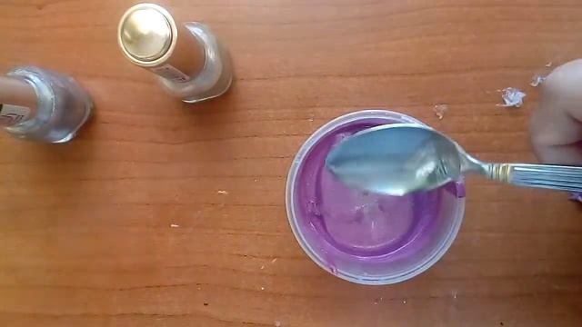 Проверка рецепта лизуна из лака для ногтей и подсолнечного масла