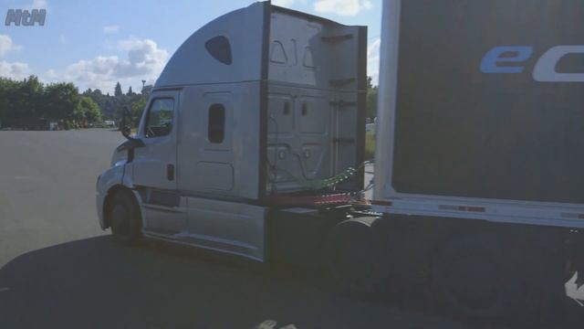 Fully-electric Freightliner eCascadia & eM2 take on Tesla смотреть онлайн