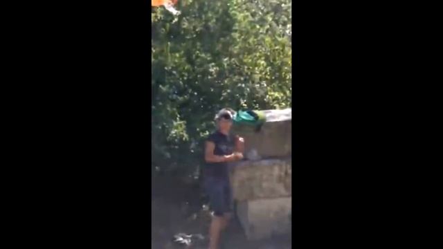 Кинул пакет с водой в друга, РЖАКА смотреть онлайн