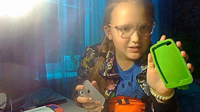 Первое видео / коллекция чехлов / Мила Love смотреть онлайн
