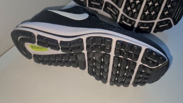 Nike Zoom Vomero Running Shoes Black White US 6 смотреть онлайн