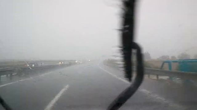 Aquaplaning on motorway смотреть онлайн