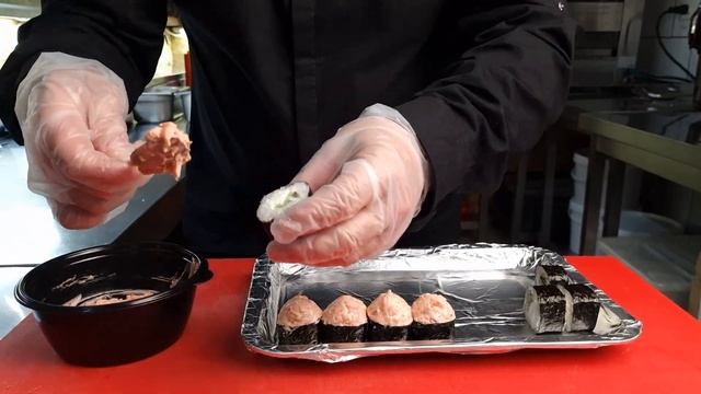 ЗАПЕЧЁННЫЕ РОЛЛЫ С ЛОСОСЕМ/ПРОСТОЙ РЕЦЕПТ СУШИ #еда #рецепты #суши