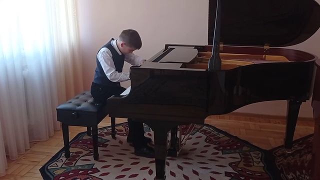 Луцив Михаил. 11 лет. Э. Григ Этюд"Памяти Шопена" f- moll смотреть онлайн