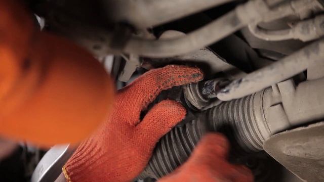 Jak wymienić przednie podpory stabilizatora w MERCEDES-BENZ C W203 [TUTORIAL] смотреть онлайн