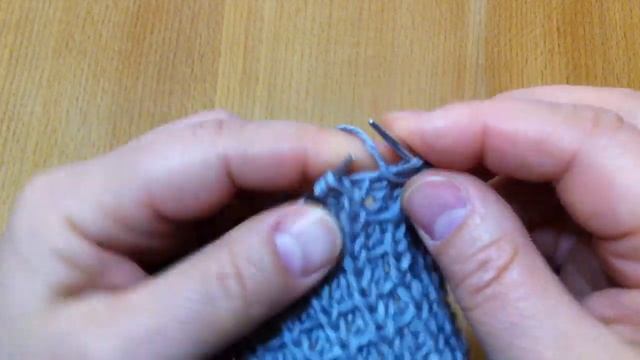 Простой узор спицами. Плотный рельефный узор со снятыми петлями #1 смотреть онлайн