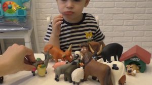 Малыш Саша игры с Мамой