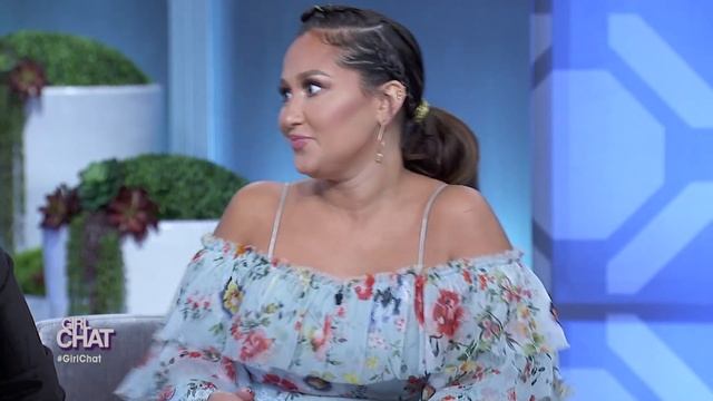 WEB EXCLUSIVE: Adrienne Throws a Selena-Themed Party! смотреть онлайн