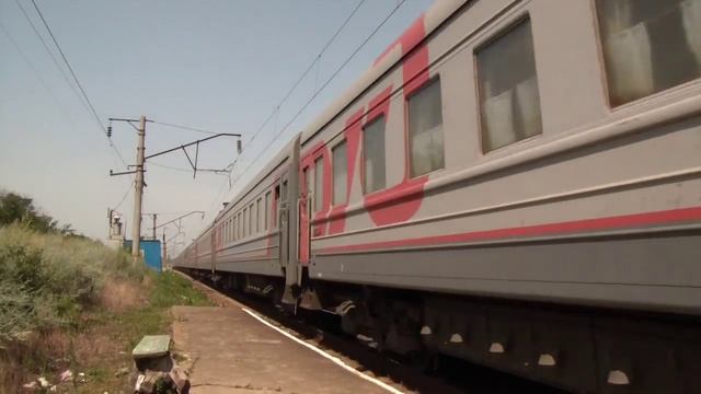 ЭП1М-572 с поездом Воркута - Адлер смотреть онлайн