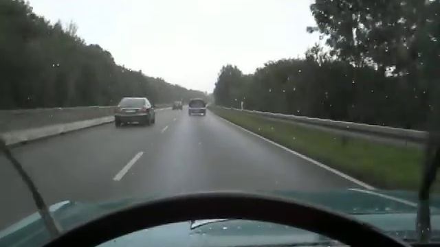 Audi 60 S90 im Regen. Audi 60 S90 in de regen. смотреть онлайн