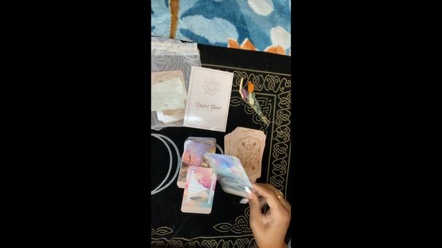 Bastet Tarot Deck Review & Flip Through смотреть онлайн