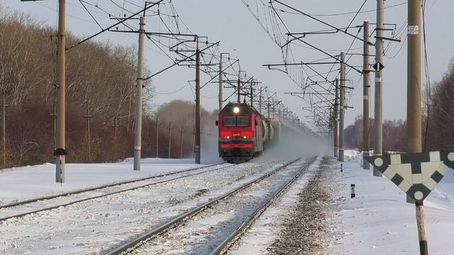 "Это не шутка!" 2ЭС6-1091 "Синара" с грузовым поездом следует через о.п. Шутка смотреть онлайн