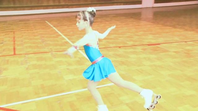 Гирина Вікторія на змаганнях з фігурного катання на роликових ковзанах у м.Кам'янське, 03.10.2020 смотреть онлайн
