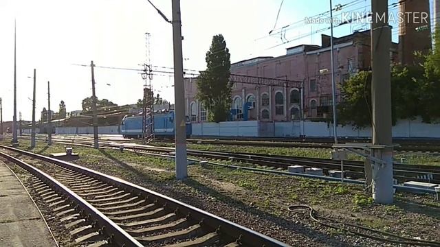 Электровоз ЭП1М и тепловоз ЧМЭ3 на вокзале Воронеж - 1 . смотреть онлайн
