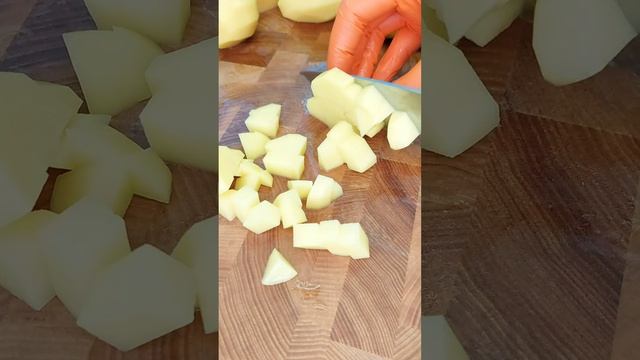 Без жарки и возни! Я не могу перестать его готовить! картошка в горшочке с колбасой.