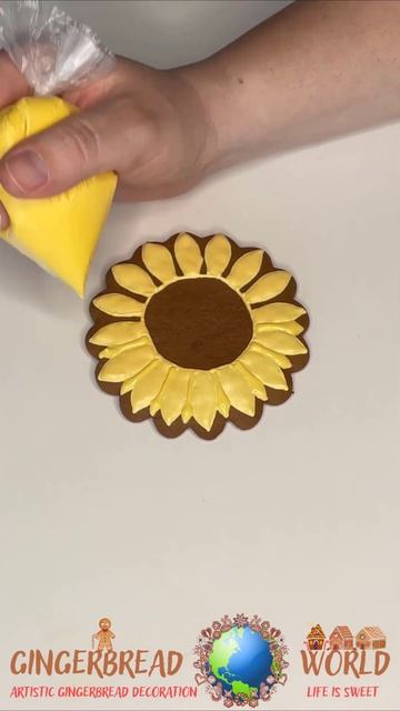 Gingerbread Sunflower | Artistic Decorating #shorts