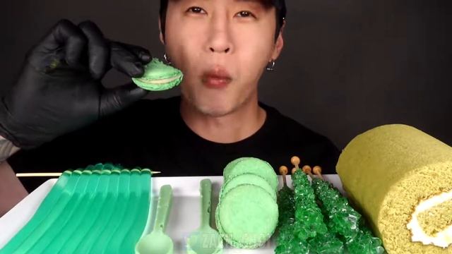 ASMR GREEN FOOD JELLY NOODLES & EDIBLE SPOONS & MACARONS & ROCK CANDY & GREEN ROLL CAKE & CREPE CAK