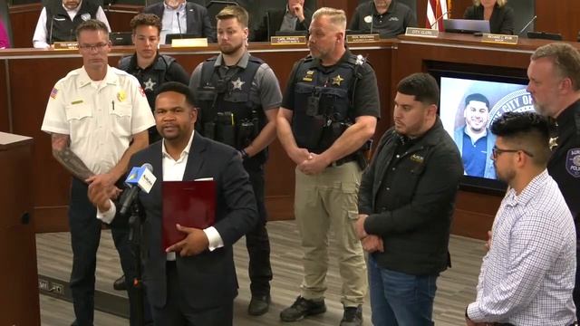 EVERYDAY HEROES: City Staffer A Saves Life, Receives Mayor's Award of Excellence! смотреть онлайн