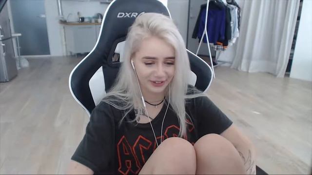 😱 ПОКАЗАЛА ДЫРКУ НА СТРИМЕ | СЮРПРИЗ В ТУАЛЕТЕ смотреть онлайн