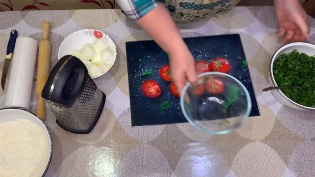 Пирожкилар яшел суган белән йомыркадан.