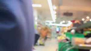 БОРЗАЯ ПАНКЕРША УСТРОИЛА ТРЕШ / АГРЕССИРУЕТ И НАПАДАЕТ НА ПОКУПАТЕЛЯ / ОХРАНА И ПОЛИЦИЯ НЕ ПОМОГЛИ