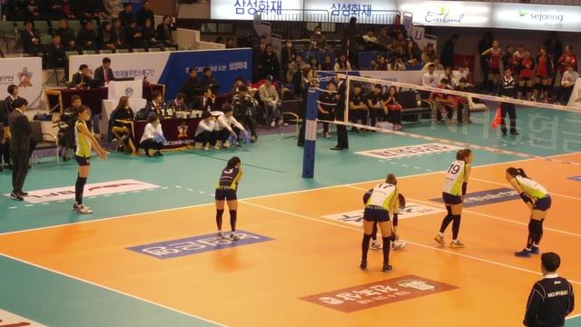 Exciting volleyball rally between Hyundai E&C & KGC 20160201 191756 смотреть онлайн