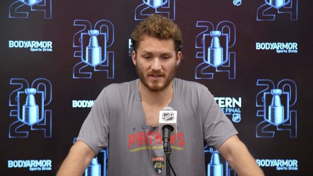 Matthew Tkachuk Trolls Chris Kreider Over Mouth Piece Throw: "Best Play He Made All Game" смотреть онлайн