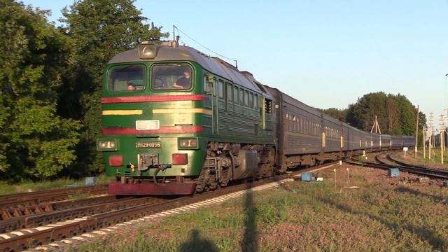 Тепловоз 2М62У-0056 на ст. Новобелицкая / 2M62U-0056 at Novobelitskaya station смотреть онлайн