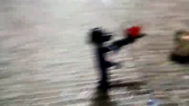 Лего мини мультик про наподе нение на охраников