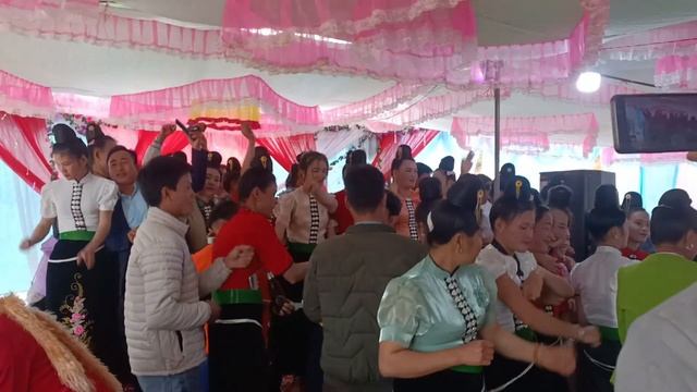 Mết cỡ êm pả trẻ Sài Khao nhảy Dance tại lễ mừng Tân Gia gia Chủ Cầm Tim bản Sài Khao Chiềng Nơi смотреть онлайн