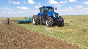 Трактор New Holland T8 410 с дисковой бороной ПромАгро Мастер