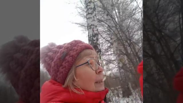 Вспомнилась песня Сапожки русские. На пенсии проходим 10000 шагов с супругом.