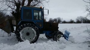 Чистим снег сами | Самодельным отвалом по селу | Трактор МТЗ 80 Беларус
