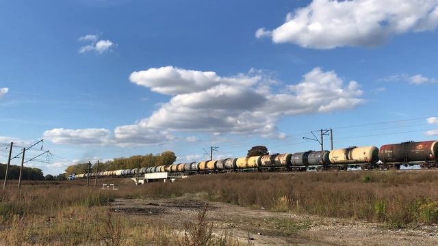 Тепловоз 2ТЭ116-1040 с наливным поездом