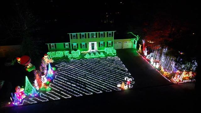 Fantastic light display in Acworth, Georgia captured with DJI Mini 3 Pro смотреть онлайн