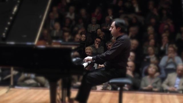 Massimiliano Ferrati plays Mozart Fantasia in D minor K. 397 смотреть онлайн
