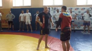 Проход в ноги и защита от него