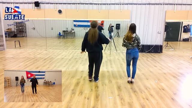 Beginners Bachata Steps Course - Class 9 - Basic with waves смотреть онлайн