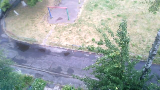 выбросил пакет с пятого этажа!!!! эпический бум!!!! БЕЛОРУССИЯ смотреть онлайн