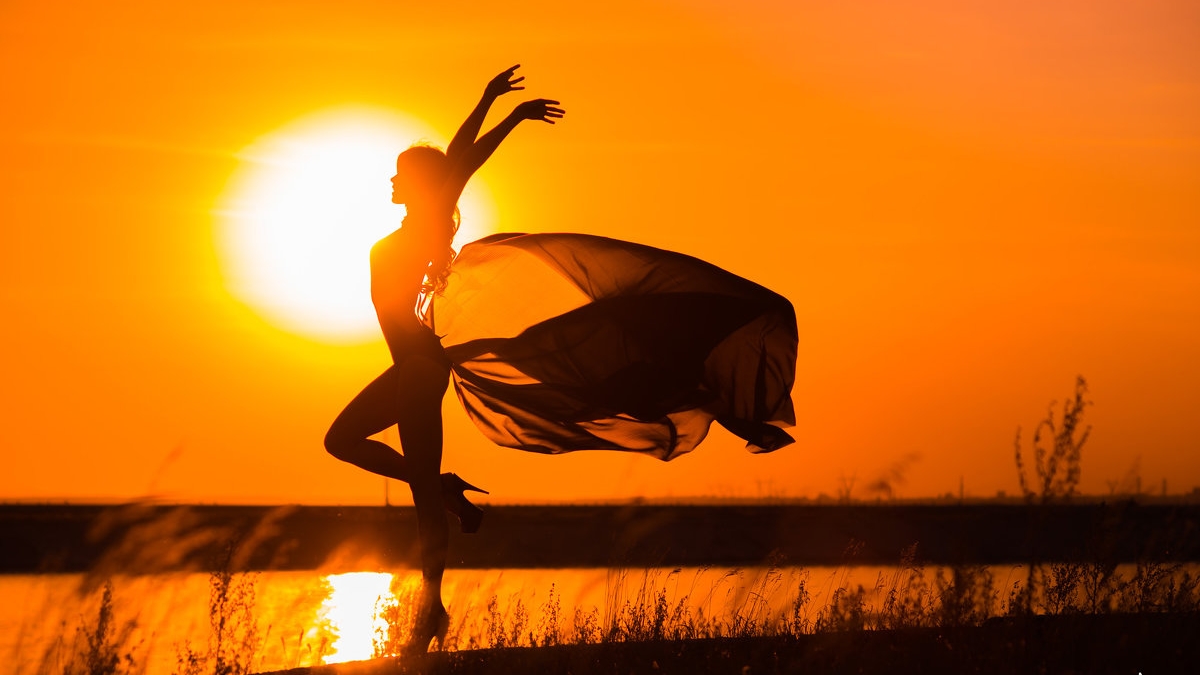 Девушка на берегу озера смотреть онлайн